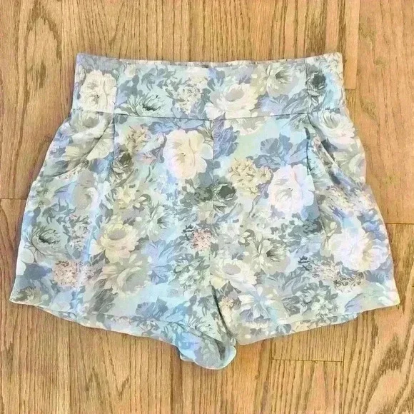 Aritzia Talula Floral Print Shorts High Rise Waist with Pockets Size Medium - Picture 2 of 11